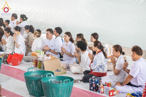 ภาพ No.61966:ตักบาตรฉลองสามเณรใหม่ มัชฌิมธรรมทายาท ณ วิหารคด คอร์ 9 วัดพระธรรมกาย วันที่ 15 เมษายน พ.ศ. 2567