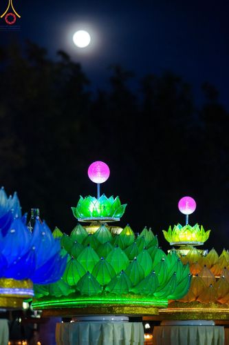 ภาพ No.170259:พิธีลอยกระทงธรรม ณ สระเศรษฐีทะเลบุญ มหาวิหารพระมงคลเทพมุนีฯ วัดพระธรรมกาย วันศุกร์ที่ 15 พฤศจิกายน พ.ศ.2567 (วันเพ็ญ 15 ค่ำ เดือน 12)