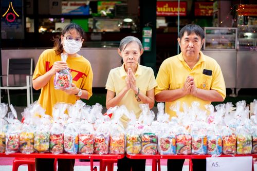 ภาพ No.180250:พิธีทำบุญตักบาตร ข้าวสารอาหารแห้ง แด่คณะสงฆ์ 99 รูป เนื่องในวันพ่อแห่งชาติ ปีที่ 50 ณ ศูนย์การค้าตลาดรังสิต ซ.รังสิต-ปทุมธานี 5 วันที่ 5 ธันวาคม พ.ศ. 2567