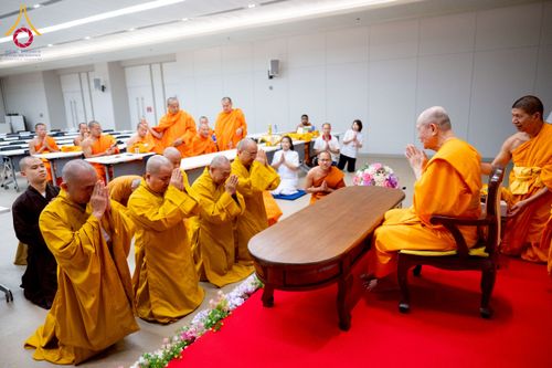 ภาพ No.222936:วันที่ 23 เมษายน พ.ศ. 2568 หลวงพ่อทัตตชีโวต้อนรับคณะสงฆ์ World Pec ณ อาคาร 100 ปี คุณยายมหารัตนอุบาสิกาจันทร์ ขนนกยูง วัดพระธรรมกาย