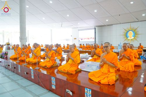 ภาพ No.268267:วันที่ 8 พฤศจิกายน พ.ศ. 2568 พิธีถวายภัตตาหารเมนูสวรรค์ เพื่อการบรรลุธรรม ณ หอฉันคุณยายอาจารย์ฯ วัดพระธรรมกาย