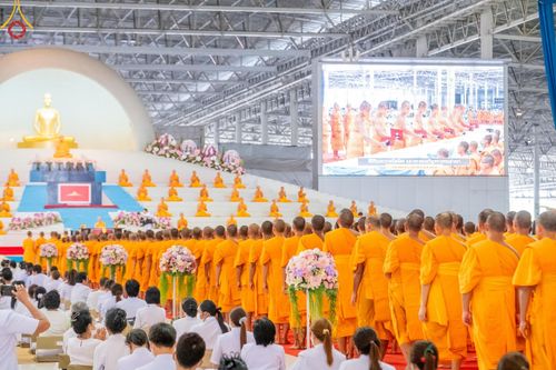 ภาพ No.123142:พระธรรมยาตรารับประกาศนียบัตร และพระของขวัญ ในวันอาทิตย์ต้นเดือนที่ 4 กุมภาพันธ์ พ.ศ.2567 ณ สภาธรรมกายสากล วัดพระธรรมกาย