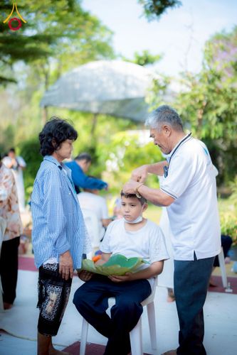 ภาพ No.216836:วันเสาร์ที่ 5 เมษายน พ.ศ. 2568 พิธีตัดปอยผม พิธีขอขมาผู้ปกครอง พิธีมอบบาตรและผ้าไตร พิธีบรรพชา ณ ศูนย์ปฏิบัติธรรมและศูนย์อบรมเยาวชนพระนครศรีอยุธยา ต.พุทเลา อ.บางปะหัน จ.พระนครศรีอยุธยา