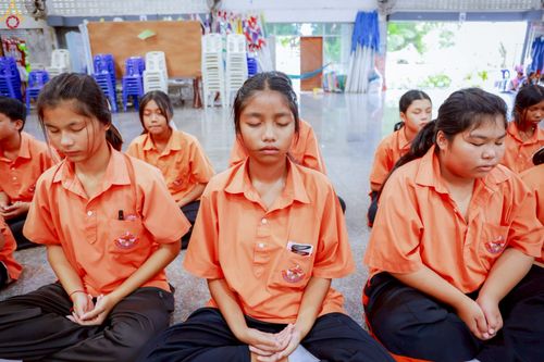 ภาพ No.246356:วันที่ 8-9 กันยายน พ.ศ. 2568 ศูนย์ปฏิบัติธรรมสมุทรปราการ นำทีมจัดอบรมโครงการอบรมคุณธรรม , จริยธรรม ในหัวข้อ การค้นพบศักยภาพในตนเอง เพื่อพัฒนานิสัย ผ่านนวัตกรรมความดีสากล ณ โรงเรียนวัดราษฎ์บูรณะ ต.บางปลา อ.บางพลี จ.สมุทรปราการ