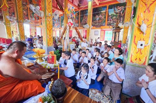 ภาพ No.182188:พิธีทอดกฐิน ณ วัดดอนตัน จ.น่าน ในโครงการทอดกฐินสามัคคีทั่วไทย 30,000 วัด บูชาธรรม 80 ปี หลวงพ่อธัมมชโย โดยคณะศิษยานุศิษย์วัดพระธรรมกาย วันที่ 9 พฤศจิกายน พ.ศ.2567 กฐินสัมฤทธิ์เด็กดี V-Star โรงเรียนนารานุบาล จ.ชลบุรี และโรงเรียนชุมชนบ้านดอนตัน จ.น่าน