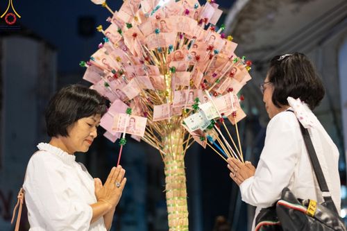 ภาพ No.126004:พิธีทำบุญเมืองนครราชสีมา ฉลอง 556 ปี ตักบาตรพระ 10,000 รูป ในวันเสาร์ที่ 2 มีนาคม พ.ศ.2567 ณ อนุสาวรีย์ท้าวสุรนารี จ.นครราชสีมา จัดโดย คณะสงฆ์จังหวัดนครราชสีมา ร่วมกับสำนักงานจังหวัดนครราชสีมา