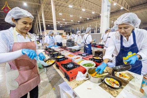 ภาพ No.120570:พิธีถวายภัตตาหารเป็นสังฆทาน แด่คณะพระธรรมยาตรา ปีที่ 12 วันที่ 29 มกราคม พ.ศ. 2567 ณ สภาธรรมกายสากล วัดพระธรรมกาย