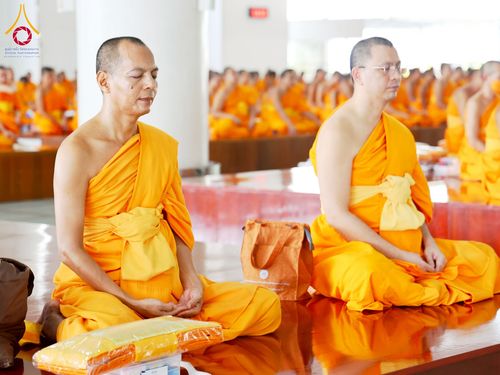 ภาพ No.262642:วันที่ 18,25 ตุลาคม พ.ศ. 2568 พิธีถวายภัตตาหารเมนูสวรรค์ เพื่อการบรรลุธรรม ณ หอฉันคุณยายอาจารย์ฯ วัดพระธรรมกาย