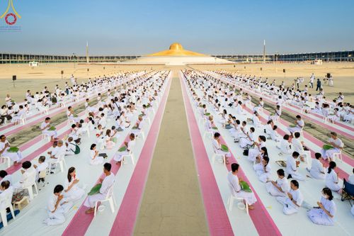 ภาพ No.179957:พิธีปลงผมนาคธรรมทายาท ในโครงการอุปสมบทหมู่ บูชาธรรมมหาปูชนียาจารย์ (ศูนย์อบรมวัดพระธรรมกาย) วันที่ 1 ธันวาคม พ.ศ. 2567 ณ ลานธรรมหารัตนวิหารคด วัดพระธรรมกาย จ.ปทุมธานี