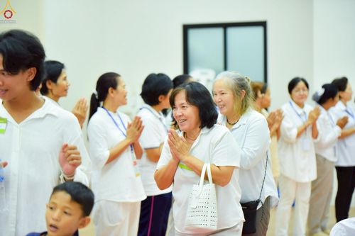 ภาพ No.250021:วันที่ 26-28 กันยายน พ.ศ. 2568 โครงการอบรมอุบาสกแก้ว อุบาสิกาแก้ว รุ่นที่ 3 ตัวแทนทอดกฐินสามัคคีทั่วไทย 30,000 วัด ณ ศูนย์ปฏิบัติธรรมจันทบุรี จ.จันทบุรี