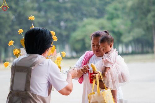 ภาพ No.135239:พิธีขอขมารับผ้าไตร, พิธีบรรพชา ในโครงการบรรพชาสามเณร ฟื้นฟูพระพุทธศาสนาทั่วไทย ณ ศูนย์อบรมเยาวชนกาญจนบุรี วันที่ 6 เมษายน พ.ศ. 2567