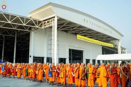 ภาพ No.60278:การต้อนรับพระสังฆาธิการ 10,000 กว่าวัดทั่วประเทศ พิธีมอบปัจจัยช่วยเหลือครู 4 จังหวัดชายแดนภาคใต้ พิธีปฏิบัติธรรม ในวันคุ้มครองโลก วันจันทร์ที่ 22 เมษายน พ.ศ.2567 ณ วัดพระธรรมกาย จ.ปทุมธานี