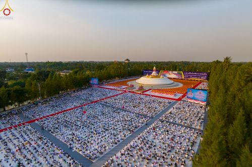 ภาพ No.109775:พิธีจุดประทีปถวายเป็นพุทธบูชา และบูชาธรรมมหาปูชนียาจารย์ วันที่ 10 มกราคม พ.ศ. 2567 ณ อนุสรณ์สถานคลองบางนางแท่น อ.สามพราน จ.นครปฐม