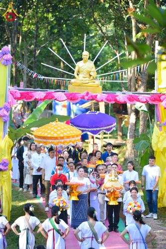 ภาพ No.175586:พิธีทอดกฐิน วัดพระธรรมจาริกบ้านต่อปล้าคี ตำบลแม่สอง อำเภอท่าสองยาง จังหวัดตาก ในโครงการกฐินสามัคคีทั่วไทย 30,000 วัด บูชาธรรม 80 ปี หลวงพ่อธัมมชโย โดยคณะศิษยานุศิษย์วัดพระธรรมกาย วันที่ 15 พฤศจิกายน พ.ศ. 2567