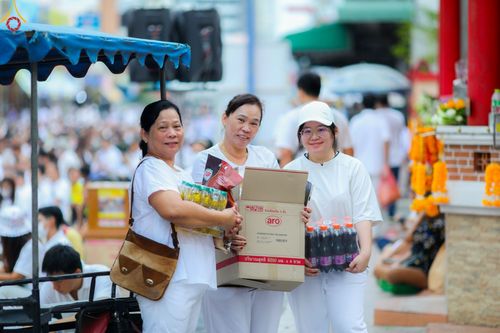 ภาพ No.85859:ตักบาตรพระนานาชาติ 10,000 รูป ใจกลางนครหาดใหญ่ จ.สงขลา วันอาทิตย์ที่ 20 สิงหาคม พ.ศ. 2566