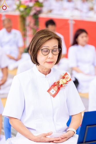 ภาพ No.219365:วันอังคารที่ 22 เมษายน พ.ศ. 2568 พิธีมอบปัจจัยช่วยเหลือครู 4 จังหวัดชายแดนภาคใต้ , พิธีกล่าวคำถวายอุปกรณ์ เพื่อเตรียมการต้อนรับคณะสงฆ์ฯ , พิธีกล่าวคำถวายภัตตาหารเป็นสังฆทาน , คณะสงฆ์ฉันภัตตาหารเพล  เนื่องในวันคุ้มครองโลก พิธีถวายมหาสังฆทานแด่คณะสงฆ์