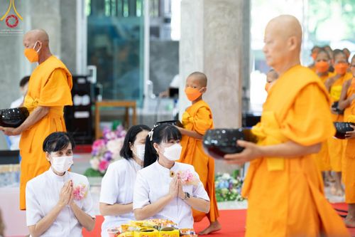 ภาพ No.86010:งานบุญครบรอบ 12 ปี ณ ศูนย์อบรมเยาวชนนครปฐม วันเสาร์ ที่ 19 สิงหาคม พ.ศ. 2566 พิธีทอดผ้าป่าบำรุงศูนย์ และพิธีเจริญพระพุทธมนต์ ฉลองหอฉันคุณยายฯ ประธานสงฆ์  พระมหาคมสัน  ธมฺมาสนฺโน ประธานบุญพิธี กัลฯสุนทรินทร์  จันทนา และคณะเจ้าภาพจังหวัดนครปฐม