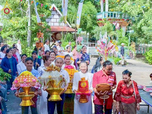 ภาพ No.274158:วันที่ 30 ตุลาคม พ.ศ. 2568 พิธีทอดกฐินสามัคคีทั่วไทย ณ วัดเวฬุวนาราม อ.สมเด็จ จ.กาฬสินธุ์ โดยคณะศิษยานุศิษย์ บูชาธรรม 81 ปี หลวงพ่อธัมมชโย