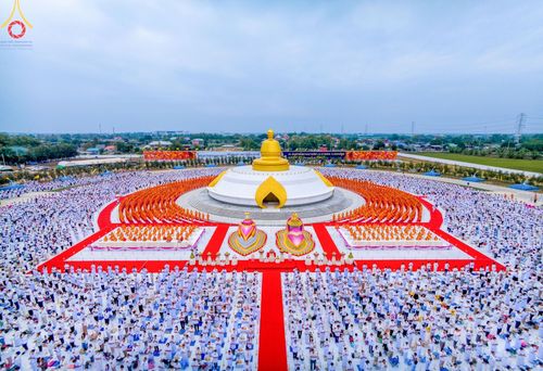 ภาพ No.118145:พิธีจุดประทีปถวายเป็นพุทธบูชา และบูชาธรรมมหาปูชนียาจารย์ พระมงคลเทพมุนี(สด จนฺทสโร) วันที่ 24 มกราคม พ.ศ. 2567 ณ อนุสรณ์สถานบางปลา อ.บางเลน จ.นครปฐม