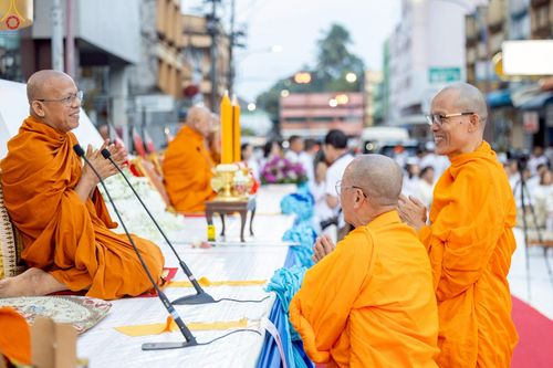 ภาพ No.237021:วันอาทิตย์ที่ 10 สิงหาคม พ.ศ. 2568 มหาสังฆทานครั้งยิ่งใหญ่ ตักบาตรพระ 10,000 รูป ถ.นิพัทธ์อุทิศ 3 ใจกลางนครหาดใหญ่ จ.สงขลา (ชุดที่ 2)