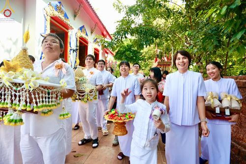 ภาพ No.182270:พิธีทอดกฐิน ณ วัดกล้วย จ.นนทบุรี ในโครงการทอดกฐินสามัคคีทั่วไทย 30,000 วัด บูชาธรรม 80 ปี หลวงพ่อธัมมชโย โดยคณะศิษยานุศิษย์วัดพระธรรมกาย วันที่ 9 พฤศจิกายน พ.ศ. 2567