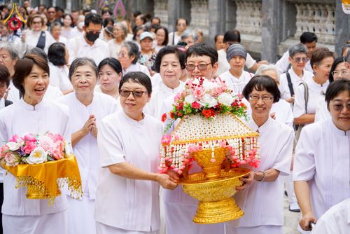 ภาพ No.273409:วันที่ 1 พฤศจิกายน พ.ศ. 2568 พิธีทอดกฐินสามัคคีทั่วไทย ณ วัดทินกรนิมิต อ.เมือง จ.นนทบุรี โดยคณะศิษยานุศิษย์ บูชาธรรม 81 ปี หลวงพ่อธัมมชโย