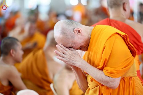 ภาพ No.221521:วันอังคารที่ 22 เมษายน พ.ศ. 2568 ภาพพิธีถวายมหาสังฆทานคณะสงฆ์ 40,000 กว่าวัดทั่วประเทศ เนื่องในวันคุ้มครองโลก ชุดที่ 2 (ปลื้มให้สมการรอคอย) ณ ลานธรรมพระมหาธรรมกายเจดีย์ วัดพระธรรมกาย