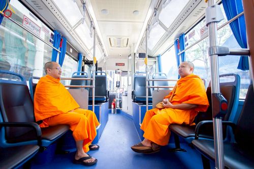ภาพ No.214527:วันที่ 31 มีนาคม พ.ศ.2568 การทดลองใช้รถ shuttle bus  ขนส่งพระภิกษุ  เพื่องานถวายมหาสังฆทาน วันคุ้มครองโลก