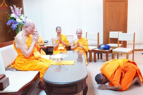 ภาพ No.84541:หลวงพ่อทัตตชีโว ได้เมตตาเป็นประธานสงฆ์ในพิธีถวายพระบรมสารีริกธาตุ องค์พระธรรมกาย รัตนชาติและปัจจัยร่วมบุญสถาปนาเจดีย์  แด่พระสมุห์สุทธิศักดิ์ ฐิตสุทธิ เจ้าอาวาสวัดเก่าเขาน้อย 