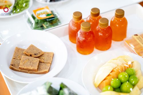 ภาพ No.245077:วันพุธที่ 10 กันยายน พ.ศ. 2568 พิธีถวายภัตตาหารเมนูสวรรค์ เนื่องในวันครบ 25 ปี วันละสังขารคุณยายอาจารย์มหารัตนอุบาสิกาจันทร์ ขนนกยูง ณ หอฉันคุณยายอาจารย์ฯ วัดพระธรรมกาย