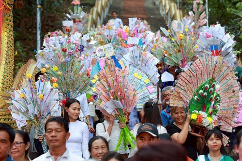 ภาพ No.270333:วันที่ 26 ตุลาคม พ.ศ. 2568 พิธีทอดกฐินสามัคคีทั่วไทย ณ วัดดอยกู่คำ ต.น้ำแพร่ อ.หางดง จ.เชียงใหม่ โดยคณะศิษยานุศิษย์ บูชาธรรม 81 ปี หลวงพ่อธัมมชโย