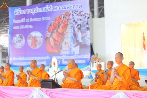 ภาพ No.102355:พิธีถวายอุปกรณ์ทำความสะอาด ณ บ้านแก้วเรือนทองคุณยายอาจารย์ฯ วัดพระธรรมกาย วันเสาร์ที่ 16 ธันวาคม พ.ศ. 2566