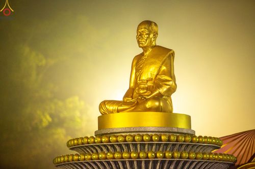 ภาพ No.110205:พิธีตักบาตรพระธรรมยาตราฯ ในโครงการธรรมยาตรากตัญญูบูชา มหาปูชนียาจารย์ พระมงคลเทพมุนี(สด จนฺทสโร) พระผู้ปราบมาร ปีที่ 12 ณ อนุสรณ์สถานลำดับที่ 2 สถานที่ตั้งมโนปณิธานบวชตลอดชีวิต อนุสรณ์สถานบางนางแท่น จ.นครปฐม วันที่ 11 มกราคม พ.ศ. 2567