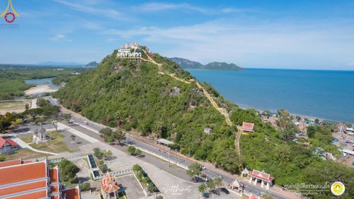 ภาพ No.222109:วันที่ 26-27 เมษายน พ.ศ. 2568 ศูนย์ปฏิบัติธรรมสวนผึ้ง ร่วมกับ ธุดงค์คสถานประจวบคีรีขันธ์ และวัดอ่าวน้อย  จัดกิจกรรมเดินธรรมยาตรา ตักบาตรข้าวสารอาหารแห้ง และจุดประทีปถวายเป็นพุทธบูชา ณ วัดอ่าวน้อย จ.ประจวบคีรีขันธ์