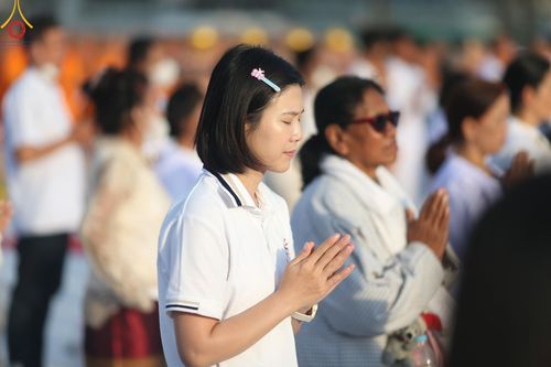ภาพ No.194789:พิธีจุดประทีปถวายเป็นพุทธบูชา และบูชาธรรมมหาปูชนียาจารย์ ณ วัดสองพี่น้อง ต.ต้นตาล อ.สองพี่น้อง จ.สุพรรณบุรี ในโครงการธรรมยาตรา กตัญญูบูชา มหาปูชนียาจารย์ พระมงคลเทพมุนี(สด จนฺทสโร) พระผู้ปราบมาร อนุสรณ์สถาน 7 แห่ง ปีที่ 13 วันที่ 14 มกราคม พ.ศ. 2568