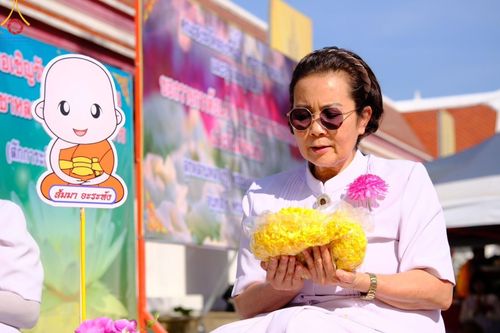 ภาพ No.193219:พิธีต้อนรับพระธรรมยาตรา ณ อนุสรณ์สถาน สถานที่เกิดในเพศสมณะ วัดสองพี่น้อง อำเภอสองพี่น้อง จังหวัดสุพรรณบุรี ในโครงการธรรมยาตรา กตัญญูบูชา มหาปูชนียาจารย์ พระมงคลเทพมุนี(สด จนฺทสโร) พระผู้ปราบมาร อนุสรณ์สถาน 7 แห่ง ปีที่ 13 วันที่ 11 มกราคม พ.ศ. 2568