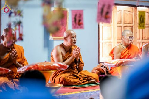 ภาพ No.172915:พิธีทอดกฐิน ณ วัดหนองโบสถ์ จ.พิษณุโลก ในโครงการกฐินสามัคคีทั่วไทย 30,000 วัด บูชาธรรม 80 ปี หลวงพ่อธัมมชโย โดยคณะศิษยานุศิษย์วัดพระธรรมกาย วันที่ 2 พฤศจิกายน พ.ศ. 2567