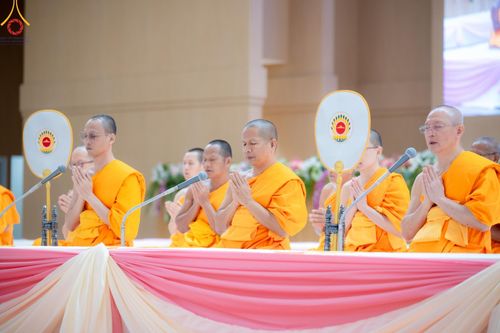 ภาพ No.206852:พิธีถวายโคมมาฆประทีป น้อมถวายเป็นพุทธบูชา แด่คณะพระภิกษุ สามเณร วัดพระธรรมกาย วันอาทิตย์ที่ 9 กุมภาพันธ์ พ.ศ. 2568 ณ ห้องแก้วสารพัดนึก 2 สภาธรรมกายสากล วัดพระธรรมกาย จังหวัดปทุมธานี