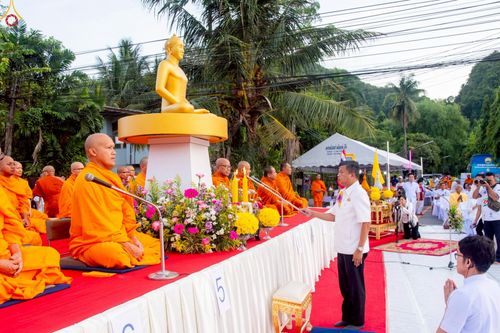 ภาพ No.235114:วันอาทิตย์ที่ 27 กรกฎาคม พ.ศ. 2568 พิธีตักบาตรพระ1,000 รูป ทำบุญเมืองพัทลุง ประธานสงฆ์ พระปริยัติวชิโรดม  เจ้าคณะจังหวัดพัทลุง ประธานฆราวาส นายรัฐศาสตร์ ชิดชู  ผู้ว่าราชการจังหวัดพัทลุง