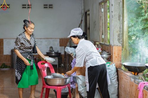 ภาพ No.170072:พิธีทอดกฐิน ณ วัดทุ่งวิจิตร อ.นาดี จ.ปราจีนบุรี ในโครงการกฐินสามัคคีทั่วไทย 30,000 วัด บูชาธรรม 80 ปี หลวงพ่อธัมมชโย โดยคณะศิษยานุศิษย์วัดพระธรรมกาย วันที่ 27 ตุลาคม พ.ศ. 2567