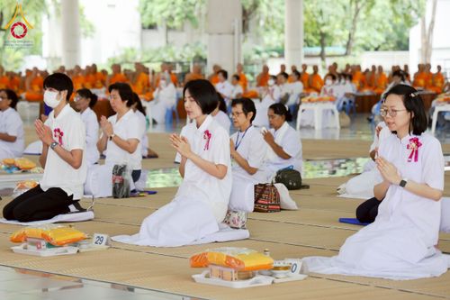 ภาพ No.243804:วันที่ 6 กันยายน พ.ศ. 2568 พิธีถวายภัตตาหารเมนูสวรรค์ เพื่อการบรรลุธรรม ณ หอฉันคุณยายอาจารย์ฯ วัดพระธรรมกาย