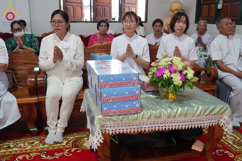 ภาพ No.170515:พิธีทอดกฐิน ณ วัดทองประดิษฐ์ จ.สุพรรณบุรี ในโครงการกฐินสามัคคีทั่วไทย 30,000 วัด บูชาธรรม 80 ปี หลวงพ่อธัมมชโย โดยคณะศิษยานุศิษย์วัดพระธรรมกาย วันที่ 27 ตุลาคม พ.ศ. 2567