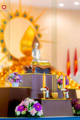 ภาพ No.92073:พิธีตักบาตร ในวันทอดกฐินสามัคคี ประจำปีพุทธศักราช 2566 วันอาทิตย์ต้นเดือนที่ 5 พฤศจิกายน พ.ศ. 2566 ณ สภาธรรมกายสากล วัดพระธรรมกาย จ.ปทุมธานี