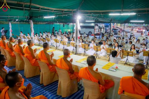 ภาพ No.108050:พิธีถวายภัตตาหารเป็นสังฆทาน แด่คณะพระธรรมยาตราฯ ในโครงการธรรมยาตรากตัญญูบูชา มหาปูชนียาจารย์ พระมงคลเทพมุนี(สด จนฺทสโร) พระผู้ปราบมาร อนุสรณ์สถาน 7 แห่ง ปีที่ 12 วันที่ 8 มกราคม พ.ศ. 2567 ณ อนุสรณ์สถานมหาวิหารพระมงคลเทพมุนี (โลตัสแลนด์) อ.สองพี่น้อง จ.สุ