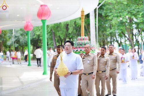 ภาพ No.144577:ชาวอำเภอคลองหลวง จังหวัดปทุมธานี ถวายเทียนพรรษามหามงคล เนื่องในเทศกาลเข้าพรรษา ประจำปี 2567 แด่คณะสงฆ์วัดพระธรรมกาย  วันพฤหัสบดีที่ 18 กรกฎาคม พ.ศ. 2567