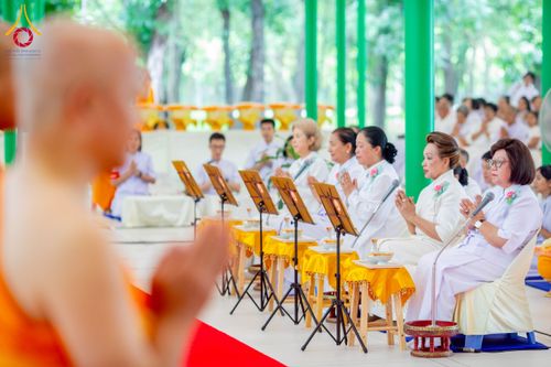 ภาพ No.223701:วันอาทิตย์ที่ 11 พฤษภาคม พ.ศ. 2568 พิธีอุปสมบทสามเณรเปรียญธรรมอุปสมบทอุทิศชีวิต 9 รูป อุบาสก 1 ท่าน ณ อุโบสถพระไตรปิฏกวัดพระธรรมกาย