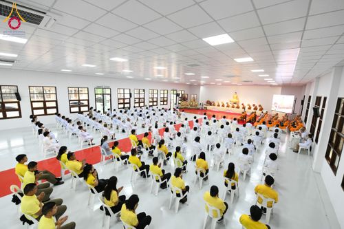 ภาพ No.194721:พิธีเจริญพระพุทธมนต์ และทำบุญตักบาตร ถวายพระราชกุศล แด่พระบาทสมเด็จพระเจ้าอยู่หัว เนื่องในโอกาสพระราชพิธีสมมงคล พระชนมายุเท่าพระบาทสมเด็จพระพุทธยอดฟ้าจุฬาโลกมหาราช สมเด็จพระปฐมบรมกษัตริยาธิราชแห่งพระราชวงศ์จักรี พุทธศักราช 2568 วันที่ 14 มกราคม พ.ศ. 2568