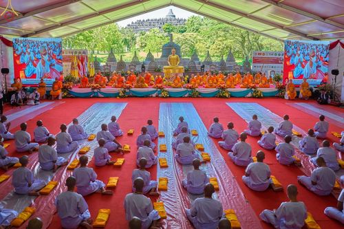 พิธีบรรพชาสามเณรธรรมทายาท ณ บรมพุทโธ ประเทศอินโดนีเซีย วันที่ 17 ธันวาคม พ.ศ. 2565