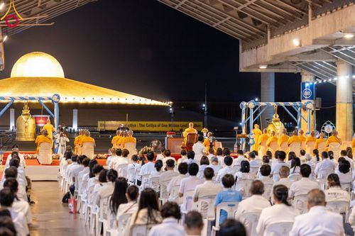 พิธีฉลองชัย สวดมนต์บทธัมมจักกัปปวัตนสูตร 5,899,999,999 จบ ณ มหารัตนวิหารคด วัดพระธรรมกาย วันจันทร์ที่ 27 พฤศจิกายน พ.ศ. 2566