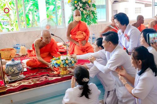 ภาพ No.183240:พิธีทอดกฐิน ณ วัดธรรมคุณาราม กรุงเทพมหานคร ในโครงการทอดกฐินสามัคคีทั่วไทย 30,000 วัด บูชาธรรม 80 ปี หลวงพ่อธัมมชโย โดยคณะศิษยานุศิษย์วัดพระธรรมกาย วันที่ 20 ตุลาคม พ.ศ. 2567